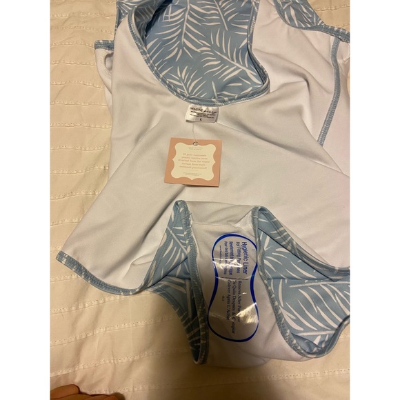 Imagine Perry one piece swim suit - Picture 4 of 4